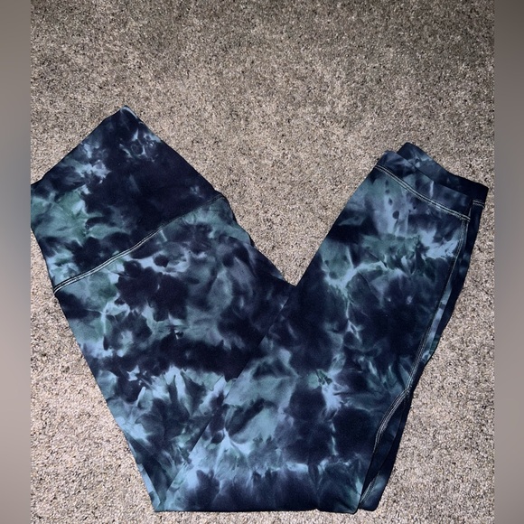 Lululemon size 8 align cropped leggings - Picture 6 of 6